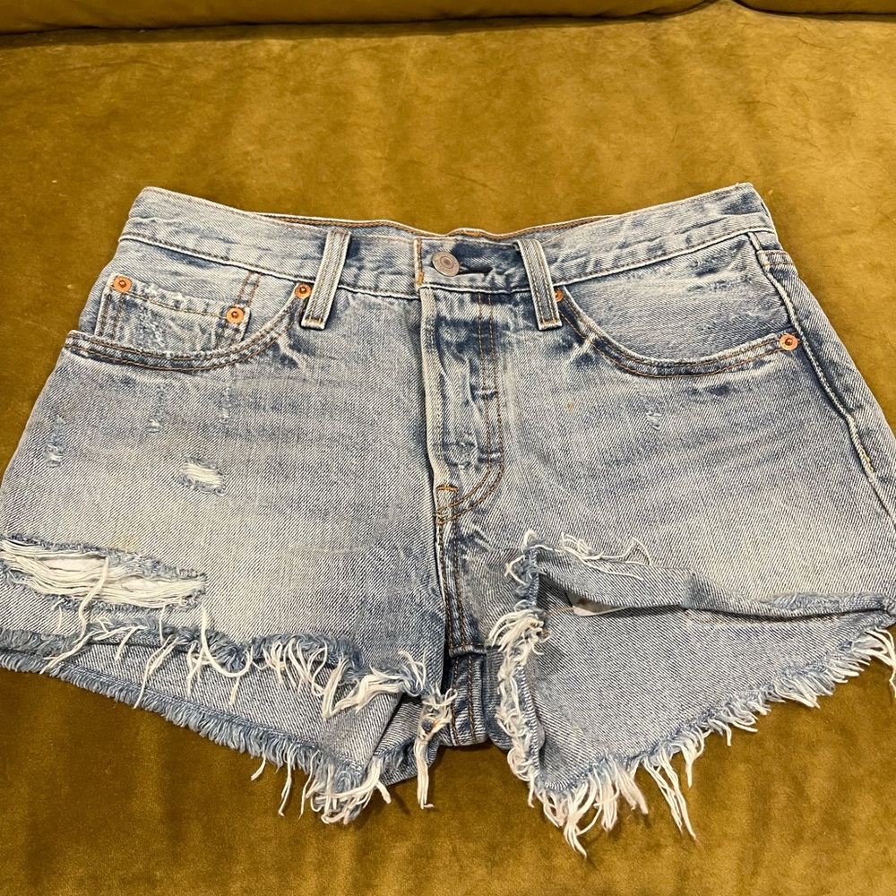 Levis wedgie shorts - size 25